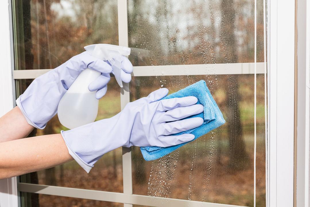 The Best Homemade Window Cleaner Can Be Created in Your Kitchen