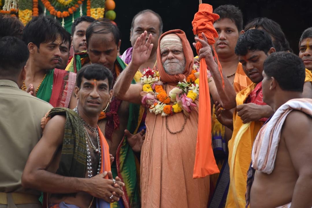 Govardhan Math on Twitter: "#RathYatra2019 Photos. [ Thread ] Jagadguru  Shankaracharya Swami Nischalananda Saraswati ji Jai Jagannath 🚩 🚩 # RathYatra https://t.co/2wdAYyobnO" / Twitter