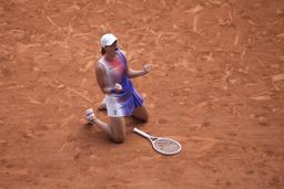 Iga Swiatek wins her third consecutive French Open title - Los Angeles Times