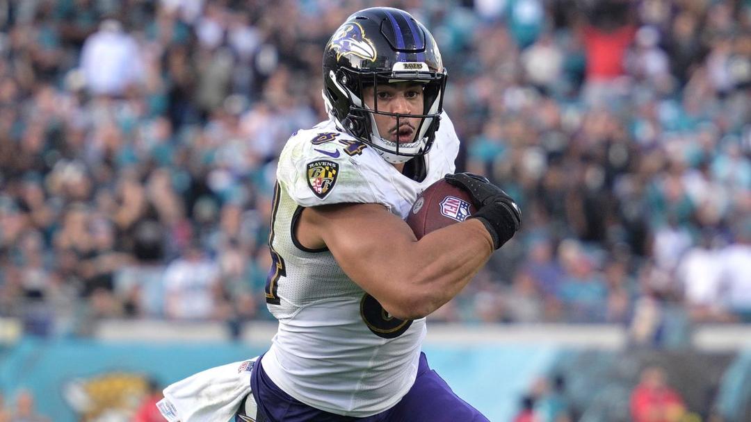 5 Things to Know About Tight End Josh Oliver