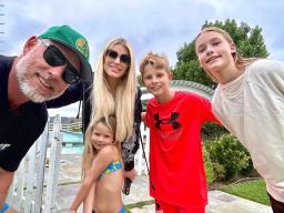 Jessica Simpson and Eric Johnson with their three kids Maxwell (14), Ace (11), and Birdie (5)