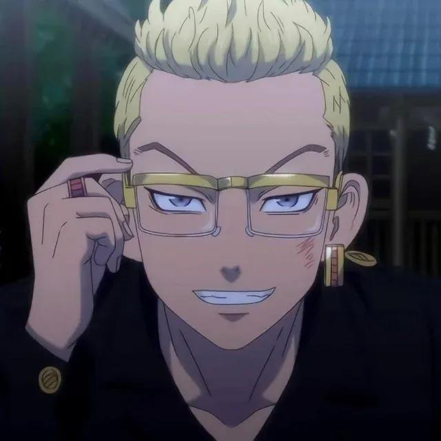 Kisaki’s glasses