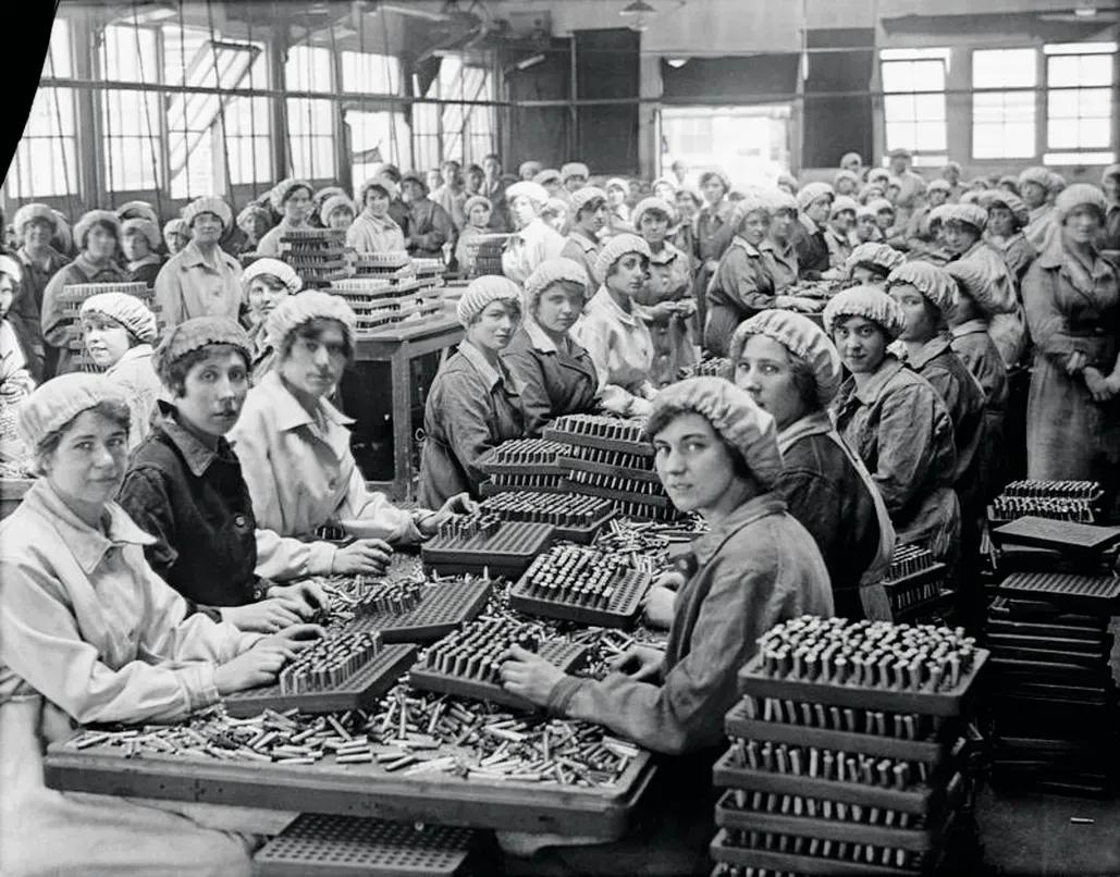 Munitionettes: Who were they and what did they do? - Who Do You Think You  Are Magazine