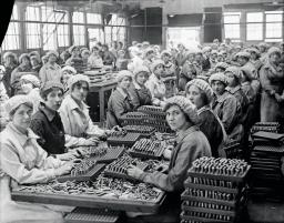 Munitionettes: Who were they and what did they do? - Who Do You Think You  Are Magazine