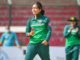 Pakistan's Fatima Sana named ICC Women's Emerging Cricketer of the Year -  Sports - Business Recorder