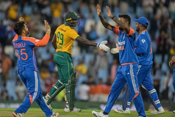 India beat South Africa by 11 runs