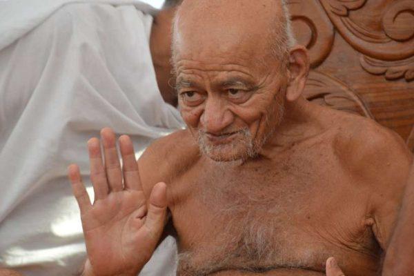 Acharyashri Vidyasagar Of Digambara Muni Tradition Took Samadhi,  Mahasamadhi of Jain saint Vidyasagar ji | विद्यासागर जी ने 22 की उम्र में  दीक्षा ली थी: आजीवन नमक-चीनी, हरी सब्जी, दूध-दही ...