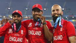 T20 World Cup: Jos Buttler requests Moeen Ali, Adil Rashid to leave before  champagne celebration, wins hearts - India Today