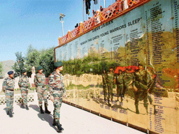 Exhibition, graffiti art for honouring martyrs of 1999 Kargil war - The  Economic Times