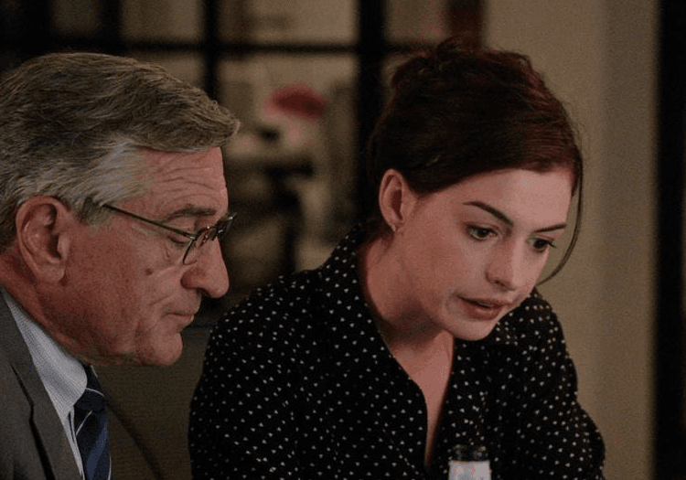 Anne Hathaway and Robert De Niro in The Intern