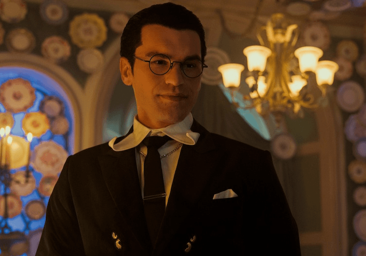 Butler holding his hands