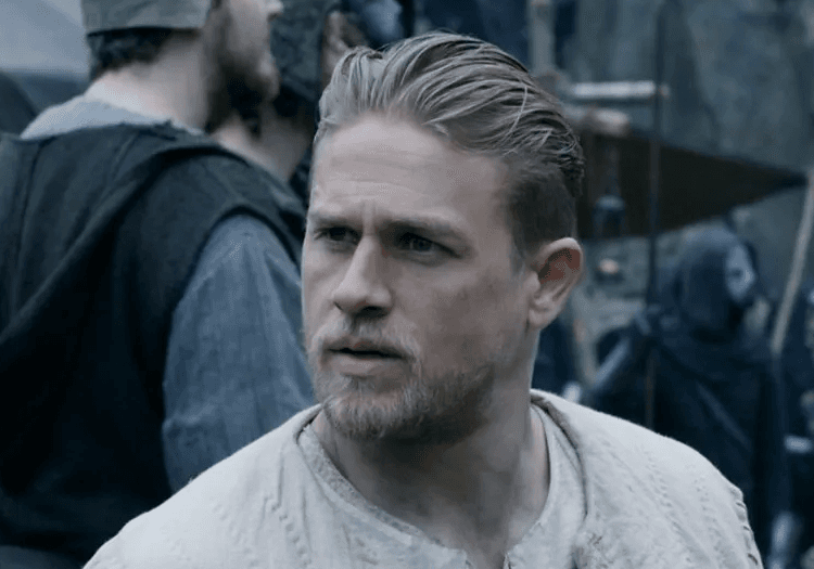 Charlie Hunnam looking in King Arthur: Legend of the Sword