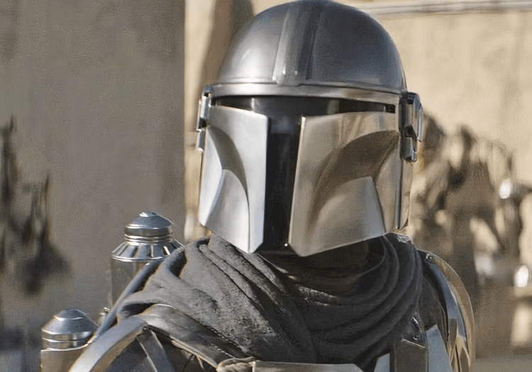 Din Djarin standing in The Mandalorian
