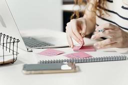 How to Organize Your Day to Be More Productive (5 Easy Tips)