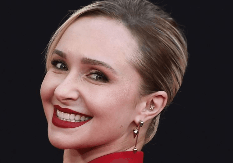 Hayden Panettiere smiling