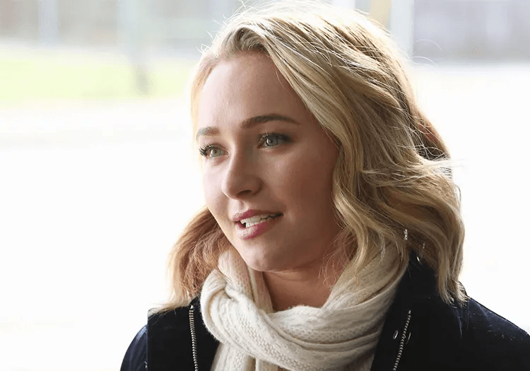 Hayden Panettiere smiling
