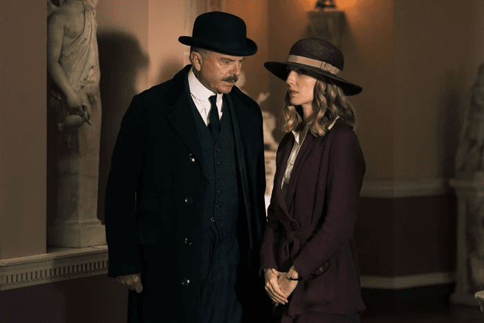 inspector and grace talking to each other
