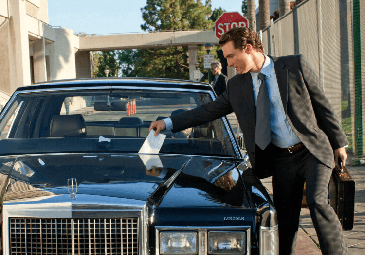 Mickey Haller with his car in The Lincoln Lawyer