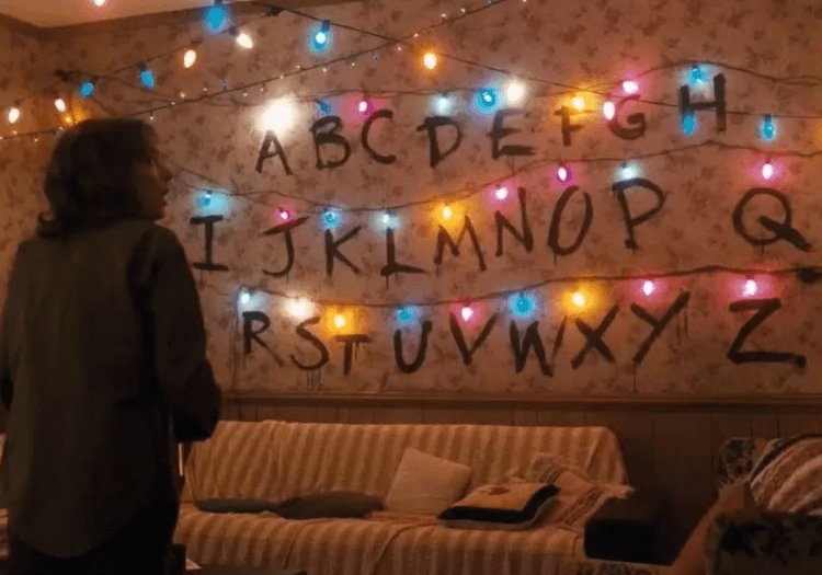 Stranger Things joyce byers reading the alphabets