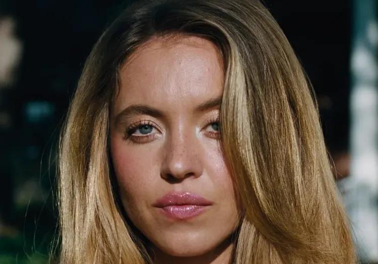 Sydney Sweeney as Cassie 