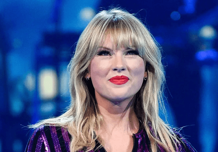 taylor swift singing