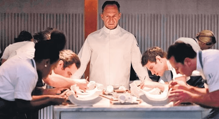 The Menu - Slowik and his assistants cooking