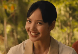 lisa in The White Lotus