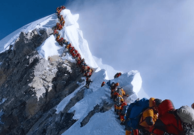 A crowd on Hillary Step on Everest